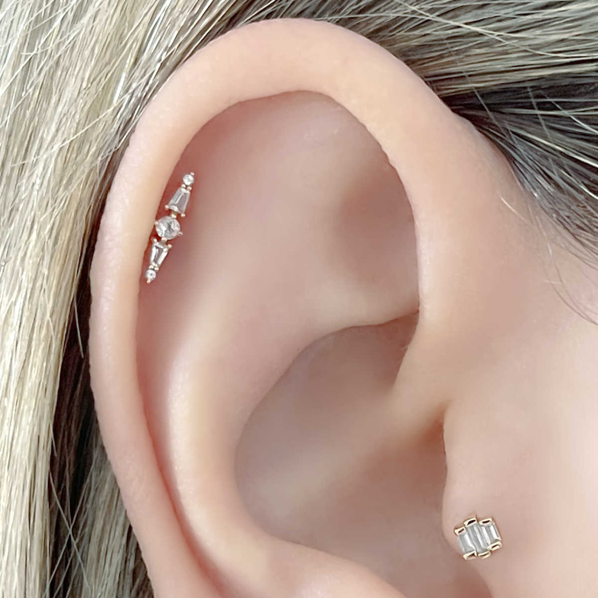 Gemstone Spike Flat Back Gold Cartilage Earring